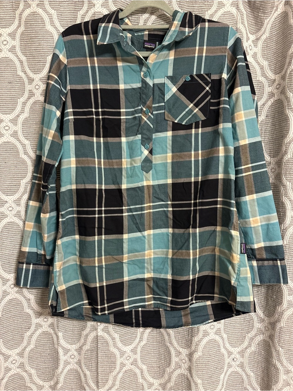 Patagonia Women’s Teal Plaid Long-Sleeve Shirt Size Large